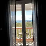 Aparthotel Issos 3*